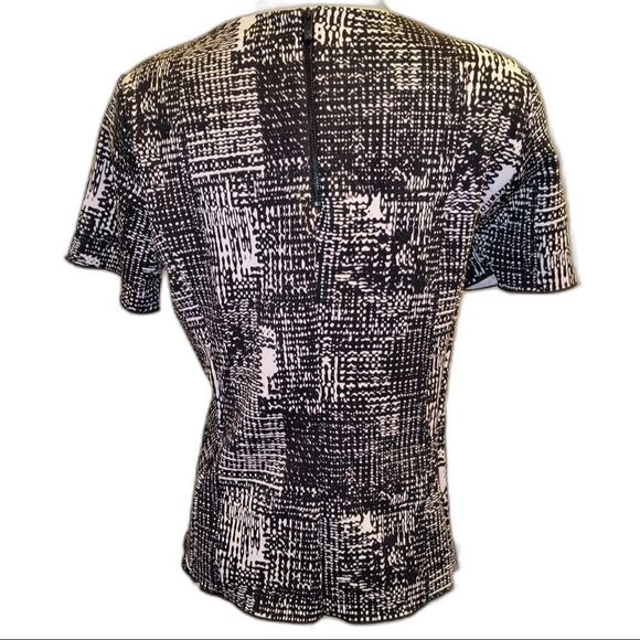 Vince Camuto Geo Style Top - Picture 6 of 8